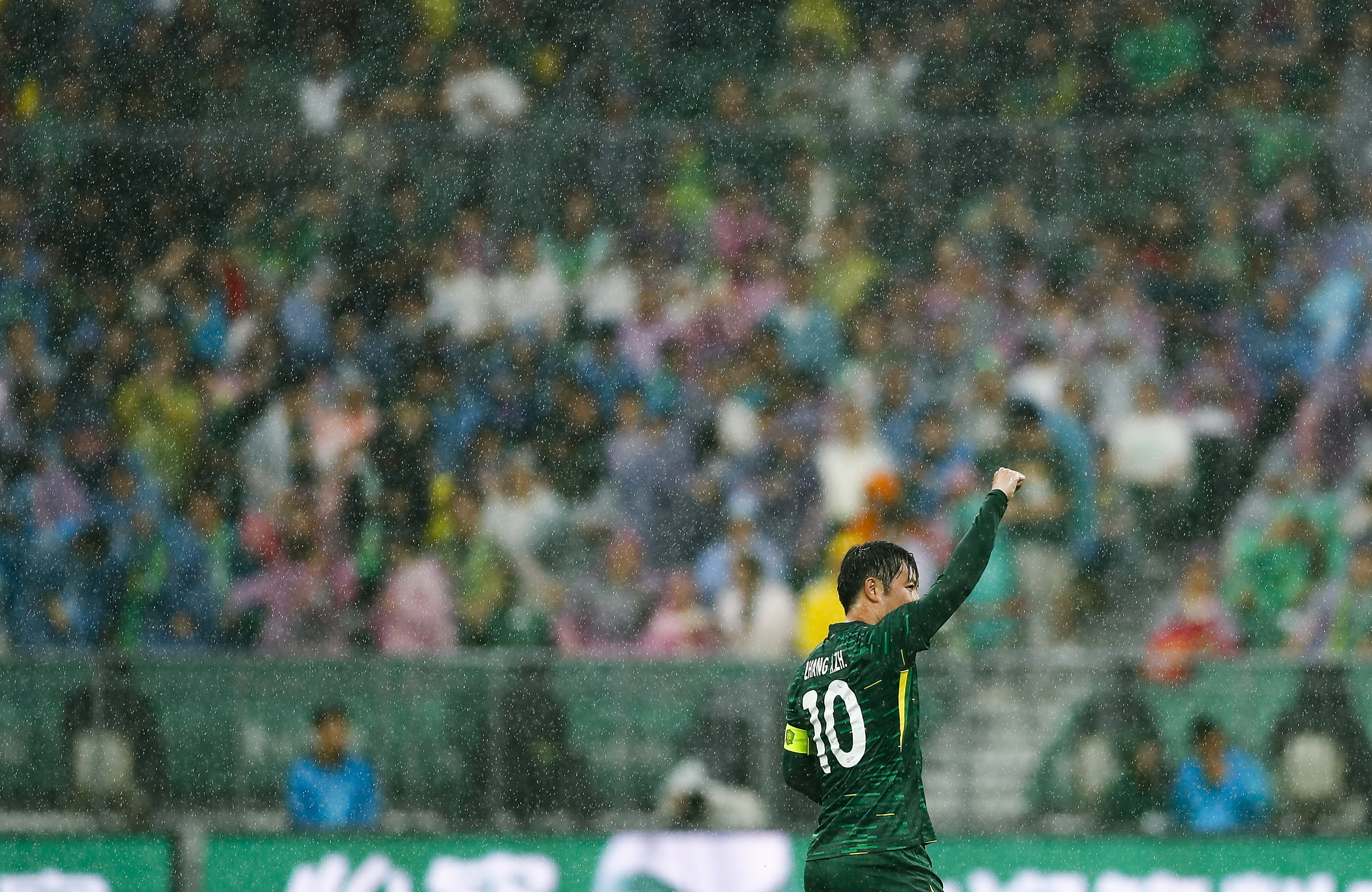 中超赛场擦出火花，球员技艺进步神速