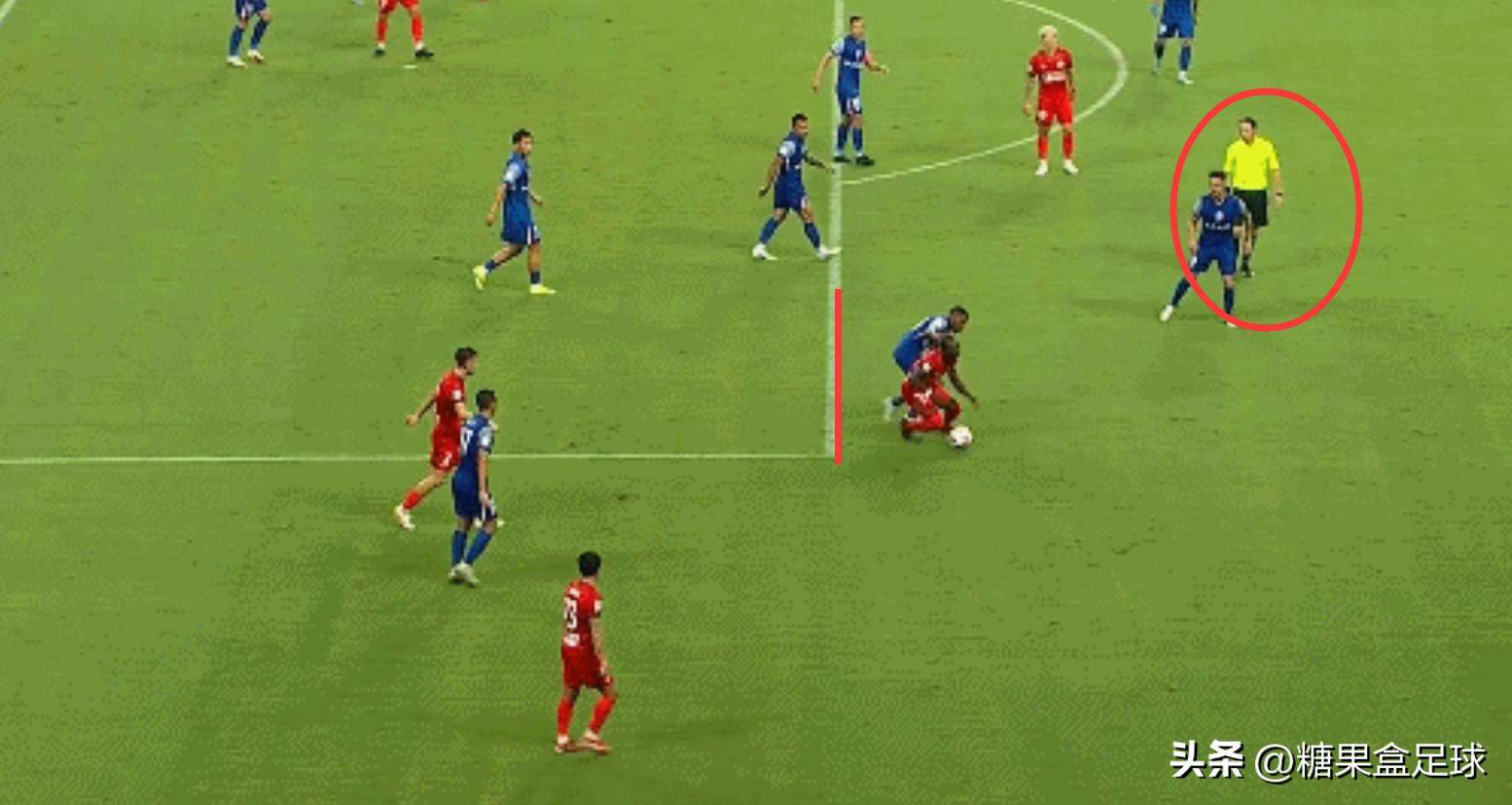 B体育体育娱乐-足球裁判因判罚失误受到批评，被要求道歉