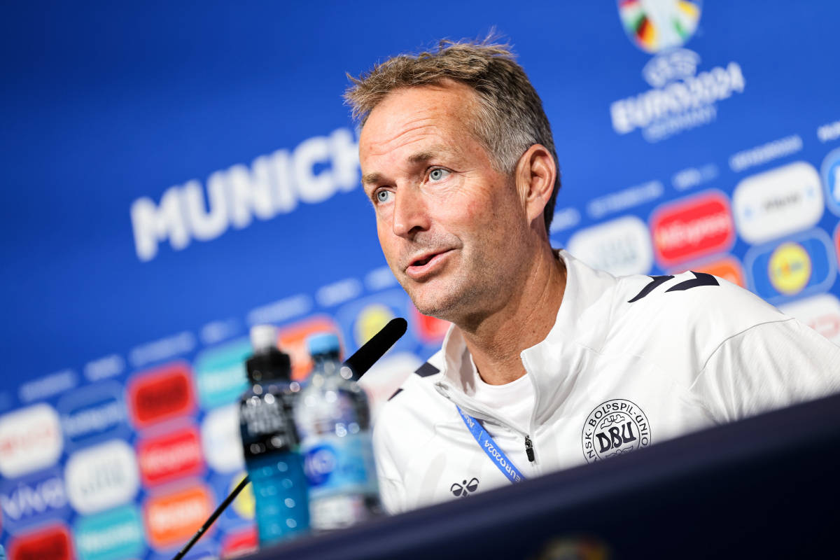 B体育体育app下载地址-包含塞尔维亚队向克罗地亚队发起冲击，寻求突破的词条