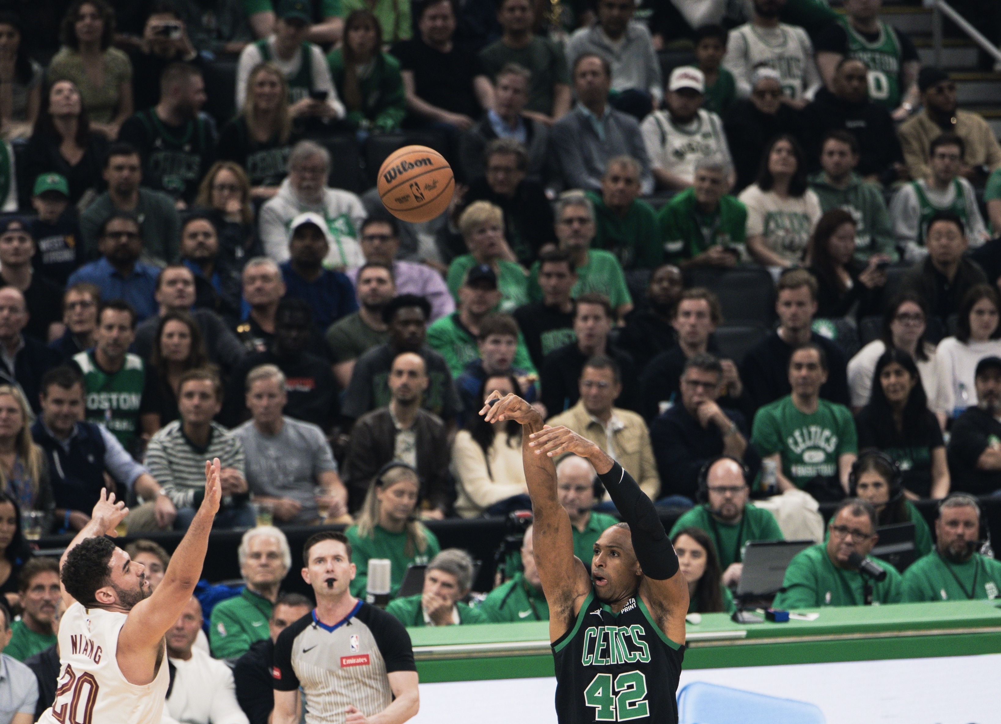 激动人心的比赛中球员们展现出强大实力 激动人心的比赛中球员们展现出强大实力