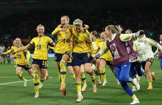 B体育体育官方入口-瑞典队在关键时刻取得胜利引发观众欢呼的简单介绍