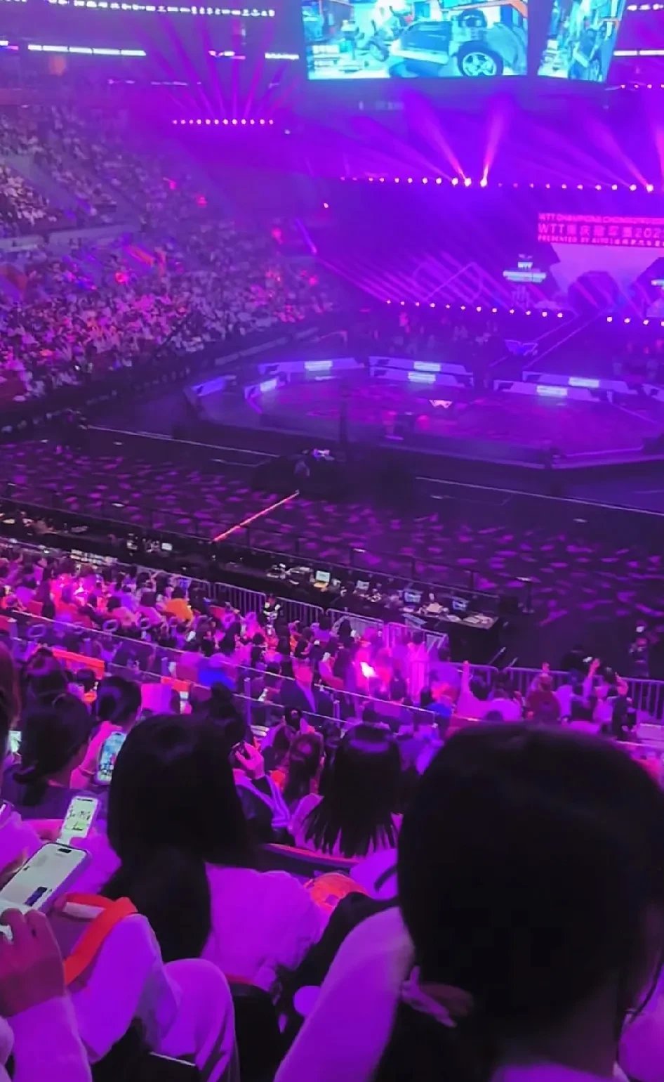 赛事观众席座无虚席,球迷热情高涨的简单介绍 赛事观众席座无虚席,球迷热情高涨的简单介绍