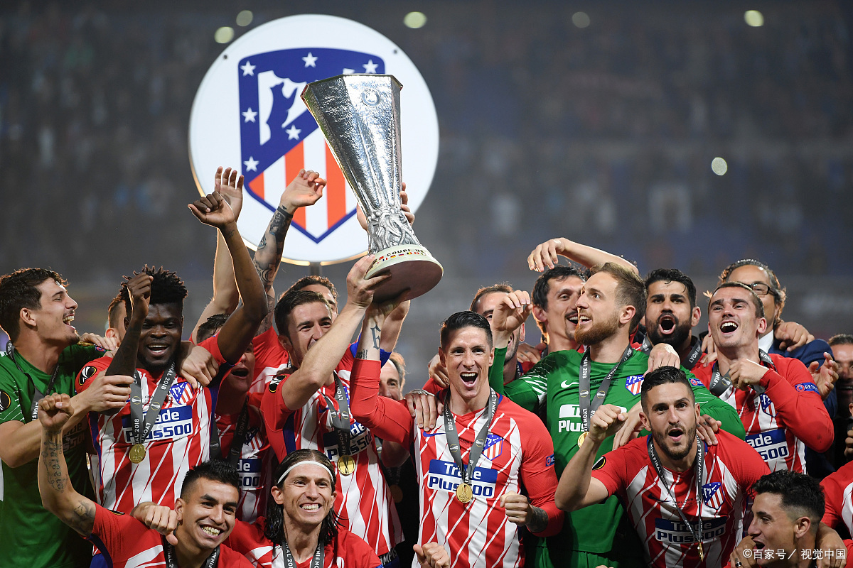 B体育体育教练-球队取得关键胜利，球迷欢呼不断