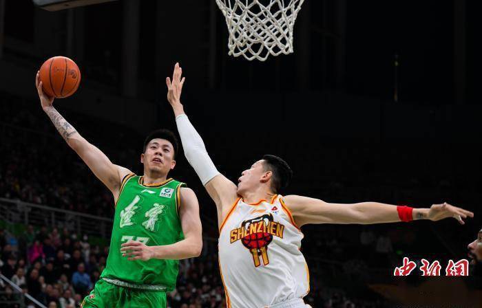 B体育体育app下载-辽宁男篮大胜深圳马可波罗，稳居榜首位置