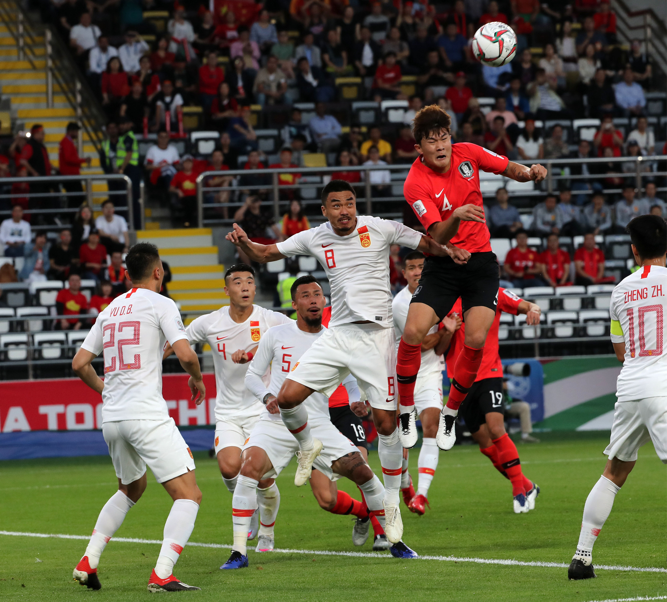 球员在足球比赛中展现出了高超技术