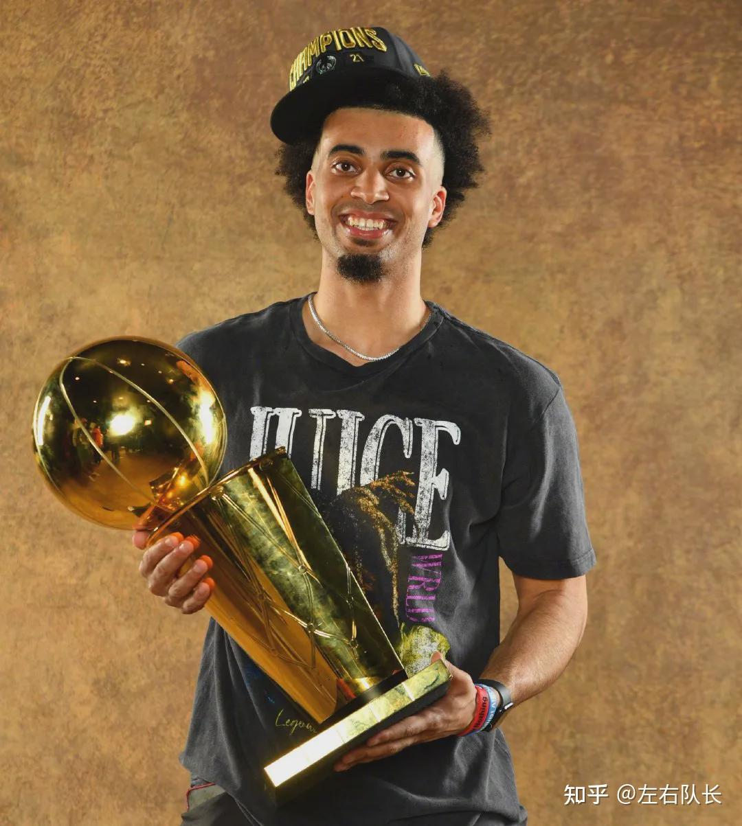 雄鹿队队长领衔夺冠行列，取得优异成绩的简单介绍