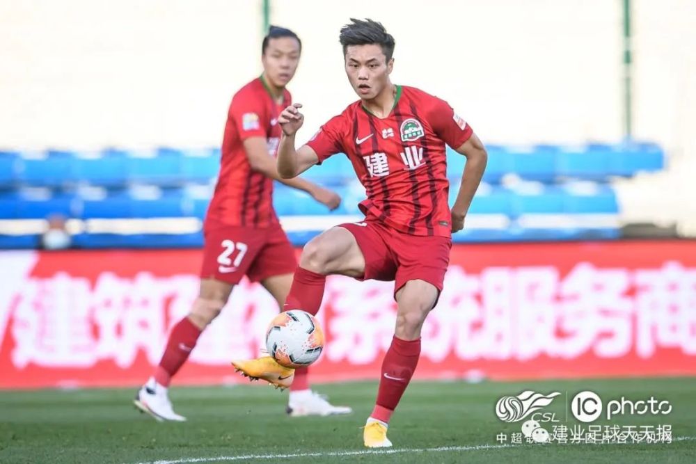 包含河南建业备战比赛，研究对手战术特点的词条