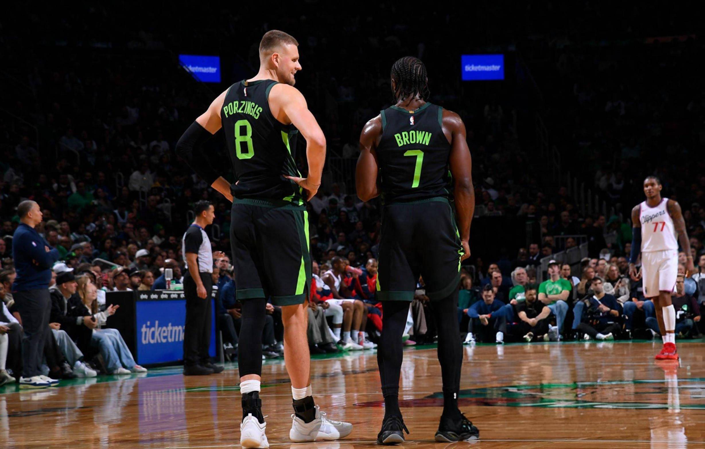 凯尔特人击败篮网,豪取三连胜 凯尔特人击败篮网,豪取三连胜