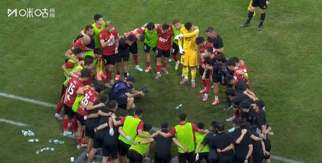 团结一心，团队协力，球队壮举震惊全场的简单介绍