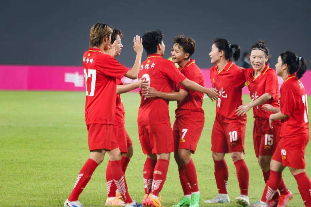 中国女足团结一心,勇往直前夺魁 中国女足团结一心,勇往直前夺魁